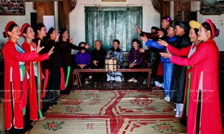 Đặc sắc nghệ thuật hát trống quân làng Bùi Xá